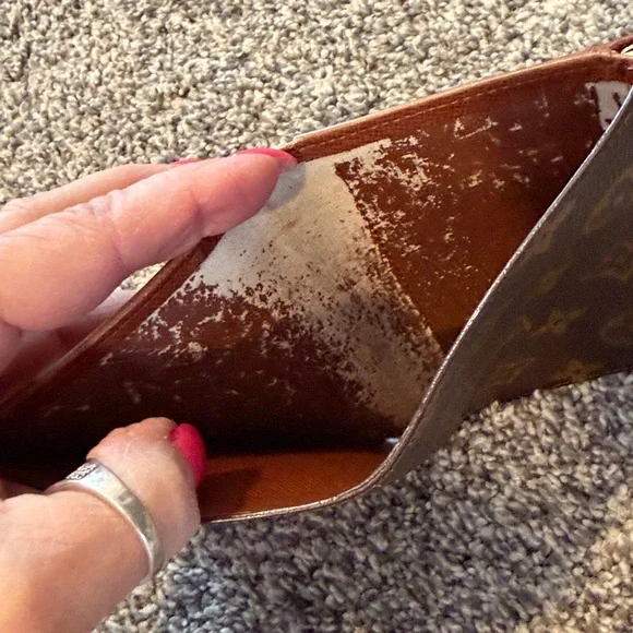 Louis Vuitton Dark Brown Monogram Wallet
Genuine Louis Vuitton - Picture 7 of 7